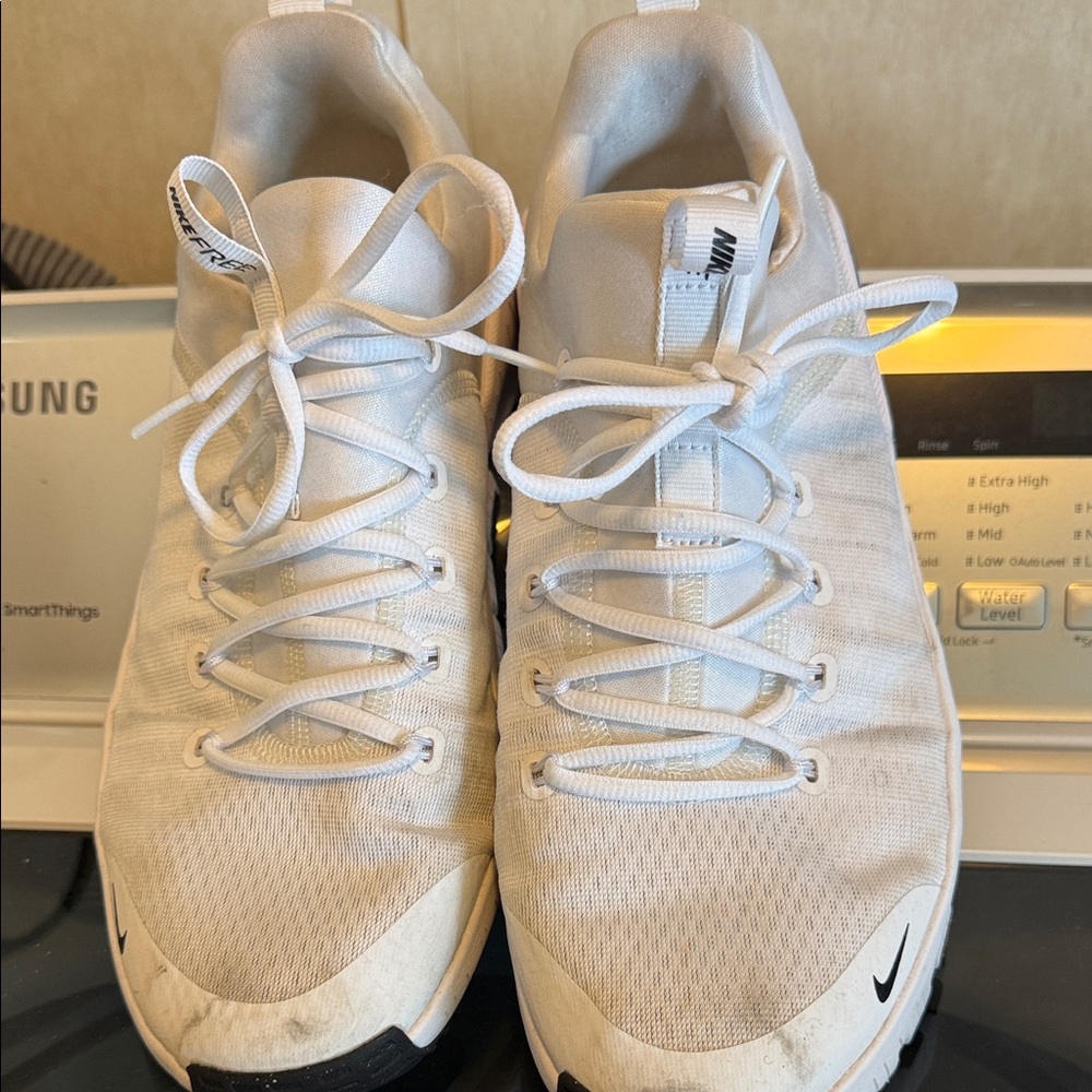 Nike free Macon 6 men’s workout White Lace-Up Sneakers